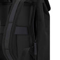 Carica l'immagine nel visualizzatore della galleria, Zaino Fyn All Black – Essenzialità urbana e stile moderno