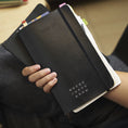 Carica l'immagine nel visualizzatore della galleria, Moleskine Agenda 18 Mesi Settimanale Notebook - Large, Nero, Copertina morbida, 2027