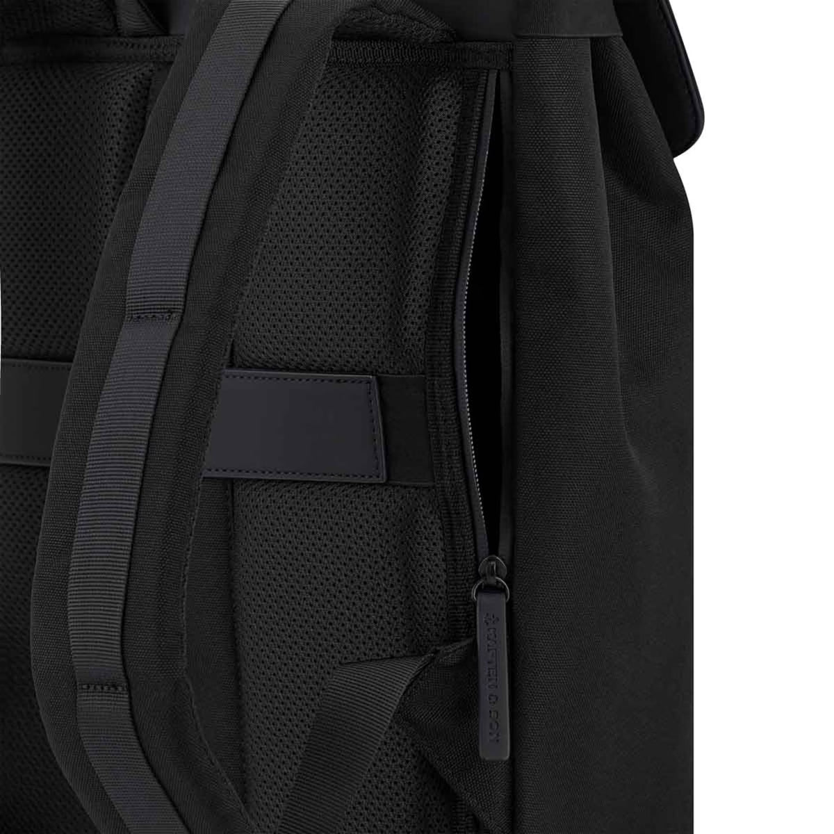 Zaino Fyn All Black – Essenzialità urbana e stile moderno