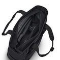 Carica l'immagine nel visualizzatore della galleria, Zaino Lindby All Black – Stile roll-top flessibile e dinamico

