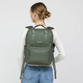 Carica l'immagine nel visualizzatore della galleria, Zaino Bergen Pro Dusty Green – L'evoluzione dello stile urbano
