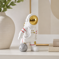 Carica l'immagine nel visualizzatore della galleria, Astronauta decorativo
