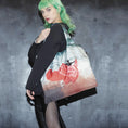 Carica l'immagine nel visualizzatore della galleria, Shopper riciclata Cristina de Middel, Mezzanotte al Crocevia
