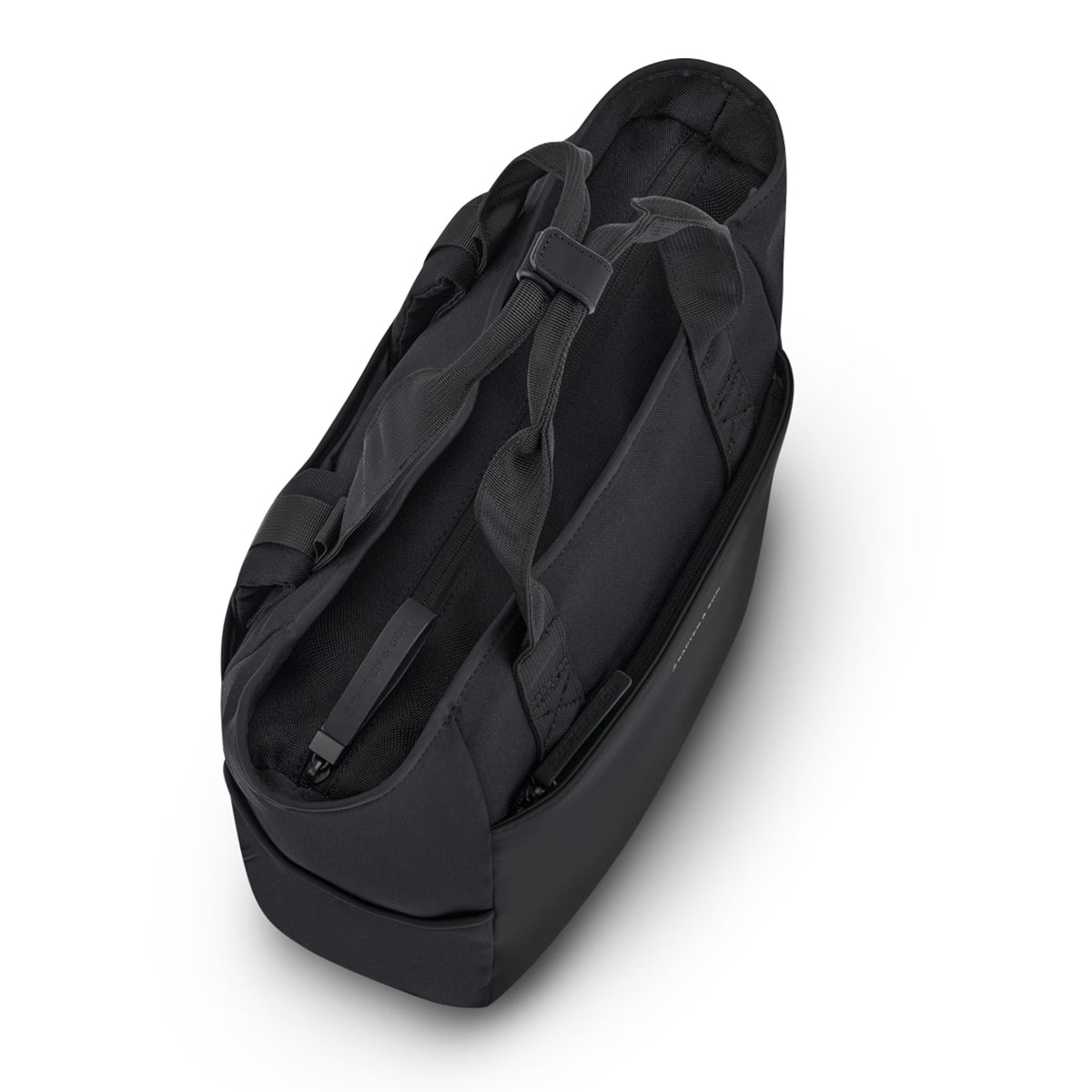 Zaino Lindby All Black – Stile roll-top flessibile e dinamico
