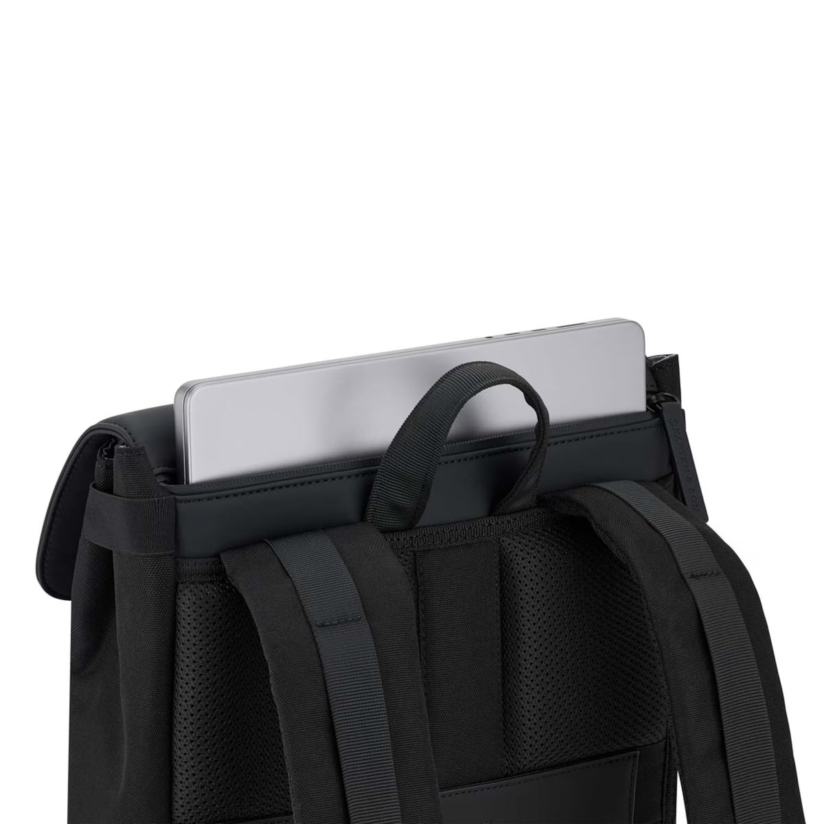 Zaino Fyn All Black – Essenzialità urbana e stile moderno