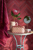 Carica l'immagine nel visualizzatore della galleria, Cyrille Cosmetic Bag Medium – Jaipur Flower Sand-Pink
